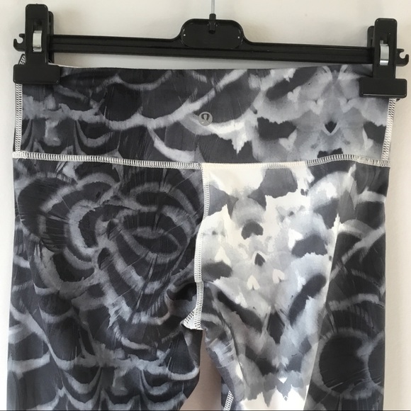 Lululemon patterned cropped leggings - Picture 5 of 6